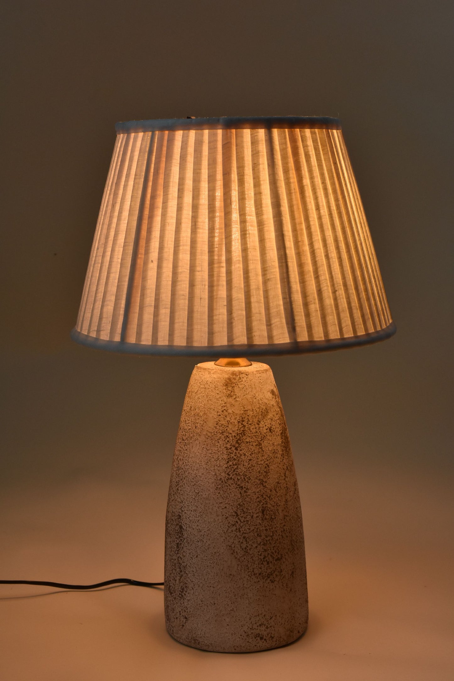 CEYA HOMES DUSK TABLELAMP 19 " x 12"