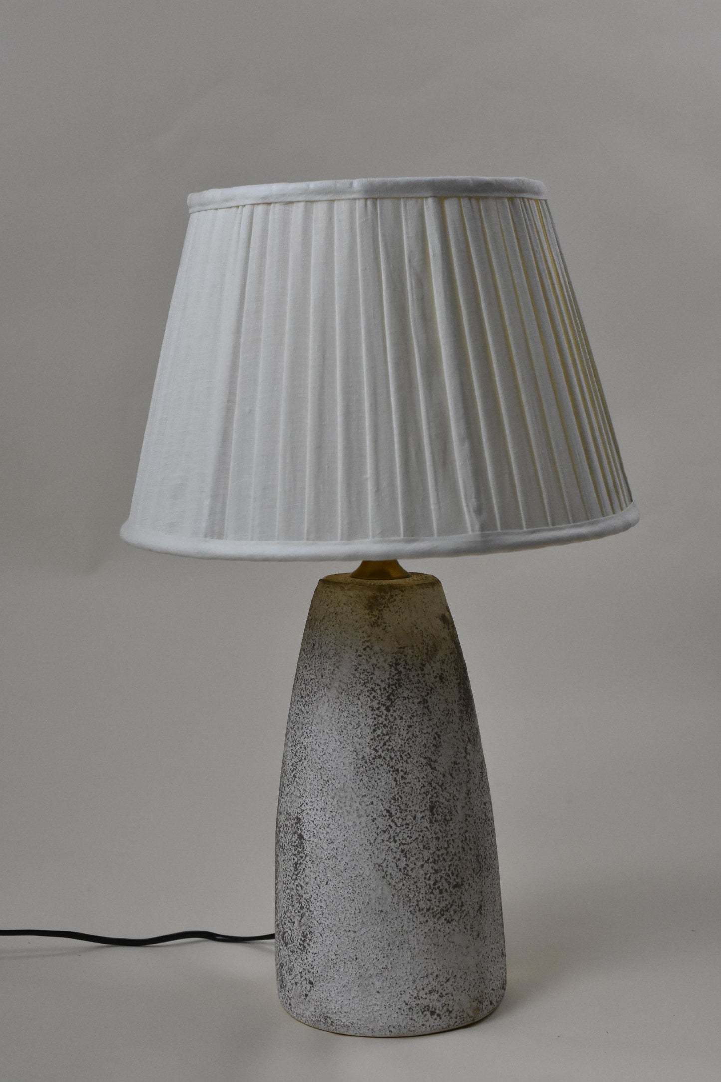 CEYA HOMES DUSK TABLELAMP 19 " x 12"